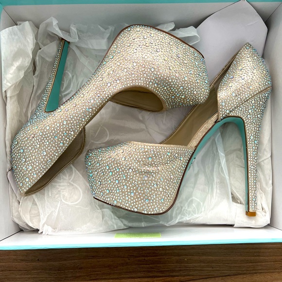 Betsy Johnson Blue Collection - Swarovski crystal closed toe stilettos sz 8.5 - Picture 1 of 6